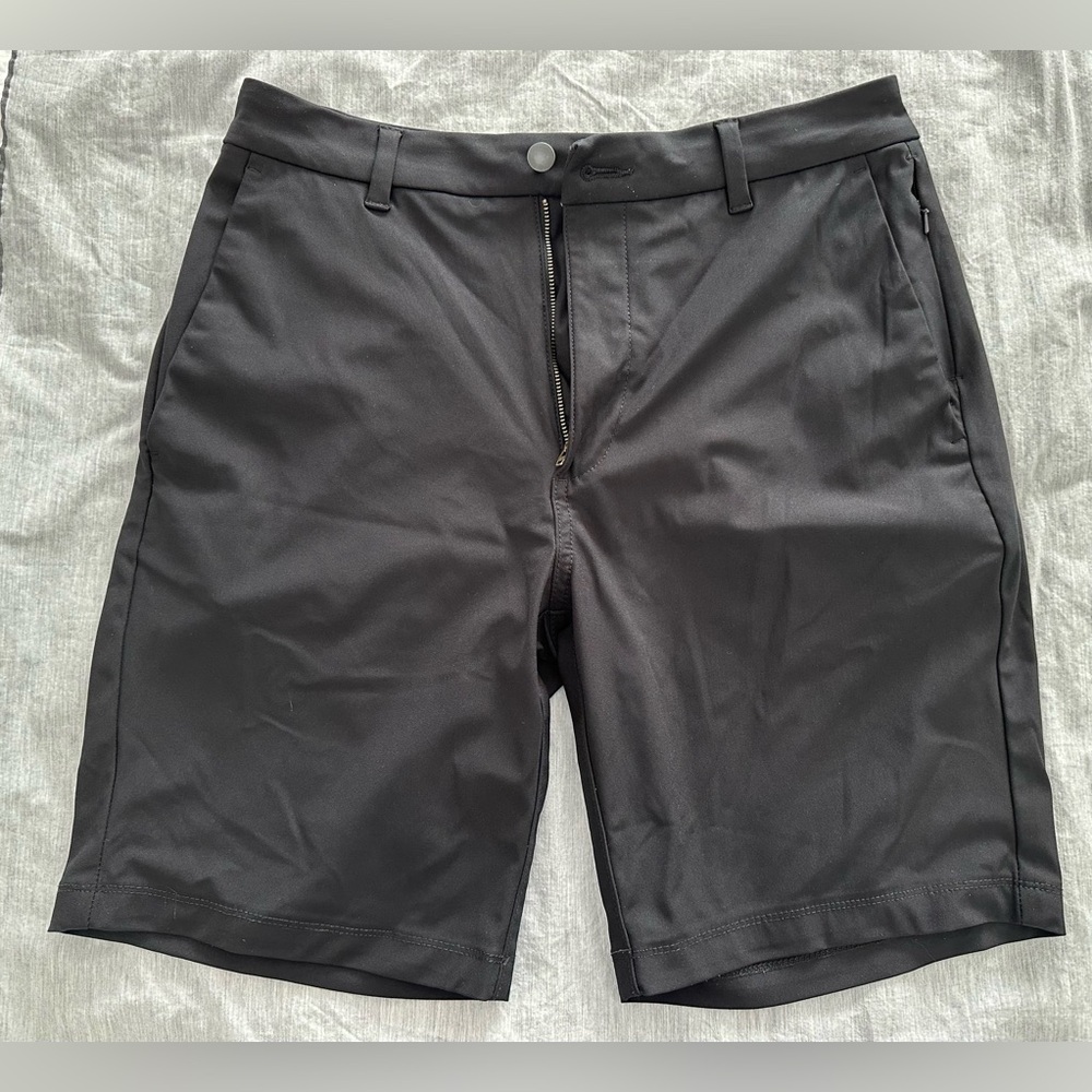 EUC Members Mark Benton Performance Short 9" inseam size 32